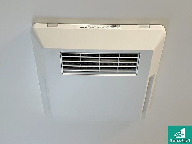 【浴室暖房乾燥機】四季を通して快適なバスライフをお手伝いする浴室暖房乾燥機!浴室の乾燥・暖房・涼風・換気はもちろん、24時間換気にも対応!