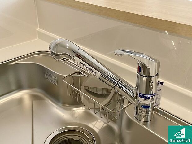 【キッチン水栓】浄水器を内蔵!炊飯時、お茶を作る時に安心してお水を使えます!お湯と冷水、浄水と原水、シャワーの切替えもワンタッチです!