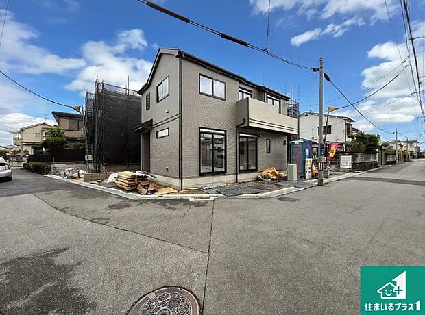 【外観】周辺は落ち着いた街並みの住宅地！子育てがしやすい住環境です！まだ未完成ですが、現地でしかわからない事もございます。是非一度ご覧ください。