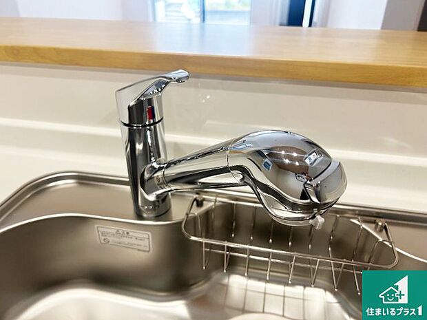 【キッチン水栓】浄水器を内蔵!炊飯時、お茶を作る時に安心してお水を使えます!お湯と冷水、浄水と原水、シャワーの切替えもワンタッチです!