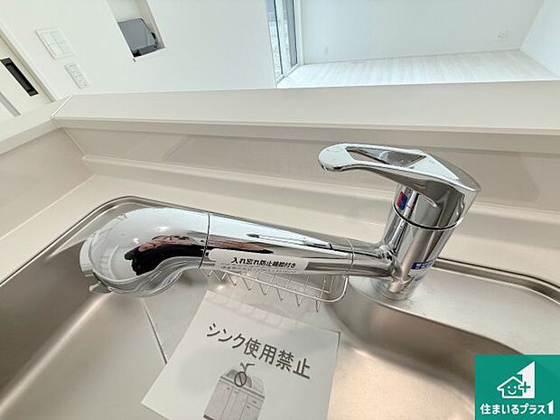 【キッチン水栓】浄水器を内蔵！炊飯時、お茶を作る時に安心してお水を使えます！お湯と冷水、浄水と原水、シャワーの切替えもワンタッチです！