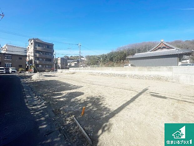 【外観】周辺は落ち着いた街並みの住宅地!子育てがしやすい住環境です!まだ未完成ですが、現地でしかわからない事もございます。是非一度ご覧ください。
