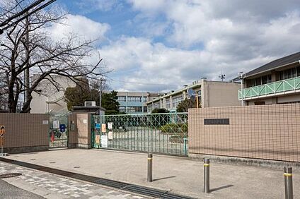 枚方市立牧野小学校 徒歩100m