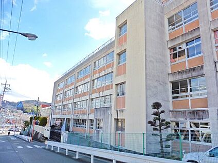 生駒市立生駒南中学校 徒歩353m