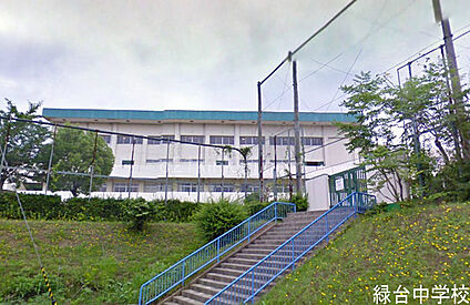 川西市立緑台中学校 徒歩421m