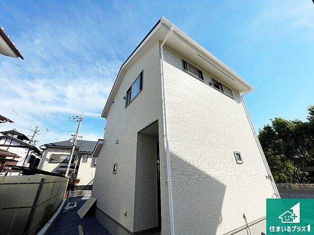 【外観】周辺は落ち着いた街並みの住宅地!子育てがしやすい住環境です!まだ未完成ですが、現地でしかわからない事もございます。是非一度ご覧ください。