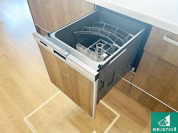 【食器洗浄乾燥機】食事後の一仕事、食器洗いをボタン一つでお任せできちゃいます!場所を取らないビルトイン式なので、お料理スペースもしっかり確保!