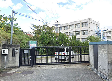 羽曳野市立峰塚中学校 徒歩950m