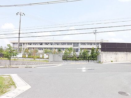 生駒市立大瀬中学校 徒歩1600m