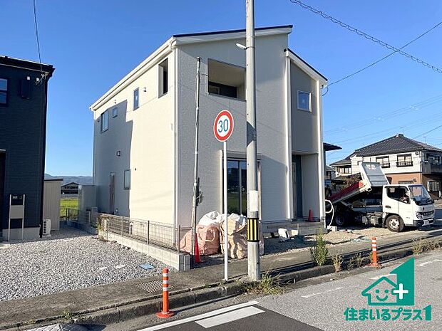 【外観】安心の10年保証！外観を美しく保ち、雨水で汚れを落とします！気になることがありましたら、お気軽にお問い合わせください！