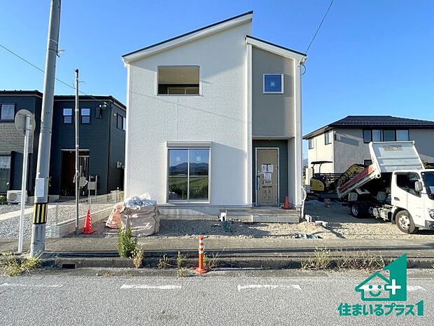【外観】安心の10年保証！外観を美しく保ち、雨水で汚れを落とします！気になることがありましたら、お気軽にお問い合わせください！