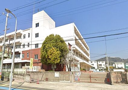箕面市立中小学校 徒歩260m