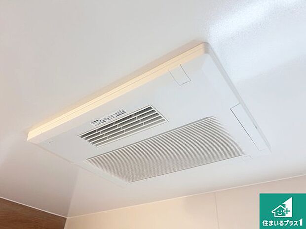 【浴室暖房乾燥機】四季を通して快適なバスライフをお手伝いする浴室暖房乾燥機!浴室の乾燥・暖房・涼風・換気はもちろん、24時間換気にも対応!