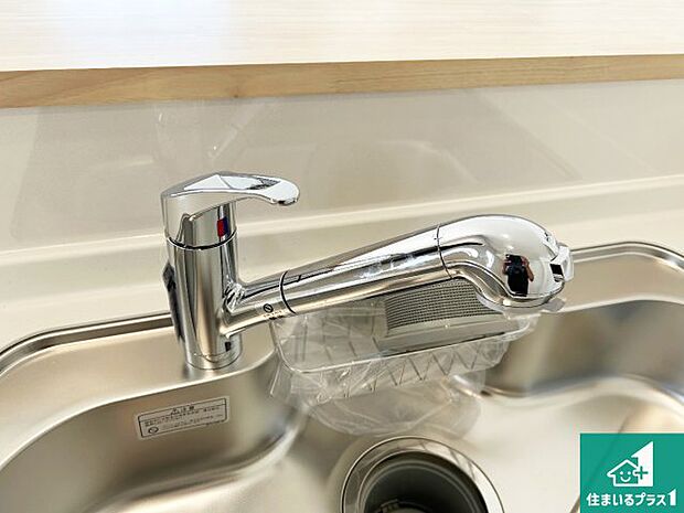 【キッチン水栓】浄水器を内蔵!炊飯時、お茶を作る時に安心してお水を使えます!お湯と冷水、浄水と原水、シャワーの切替えもワンタッチです!