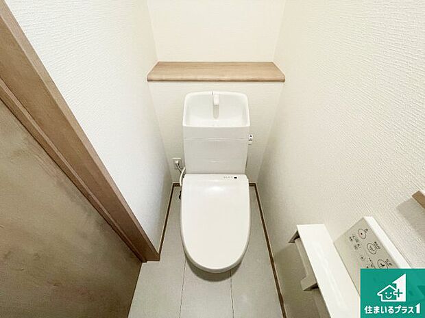 【トイレ】1・2階の2ヶ所にあるので、朝の忙しい時間の順番待ちもなく、深夜の利用にも大変便利です。