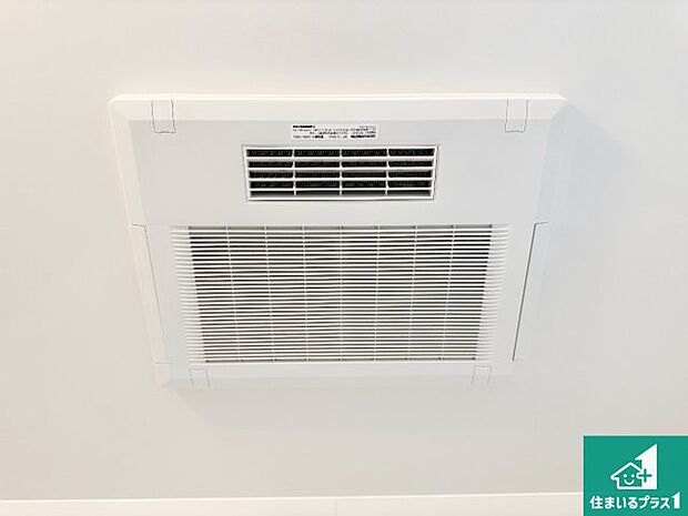 【浴室暖房乾燥機】四季を通して快適なバスライフをお手伝いする浴室暖房乾燥機!浴室の乾燥・暖房・涼風・換気はもちろん、24時間換気にも対応!