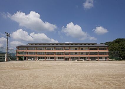 湖南市立岩根小学校 徒歩1400m