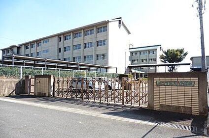 広陵町立広陵中学校 徒歩876m