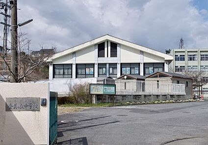 奈良市立登美ヶ丘中学校 徒歩750m
