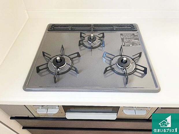 【コンロ】ダブル高火力Ｓｉセンサー付きコンロ！３口あるので、まとめて料理をする時も大活躍！