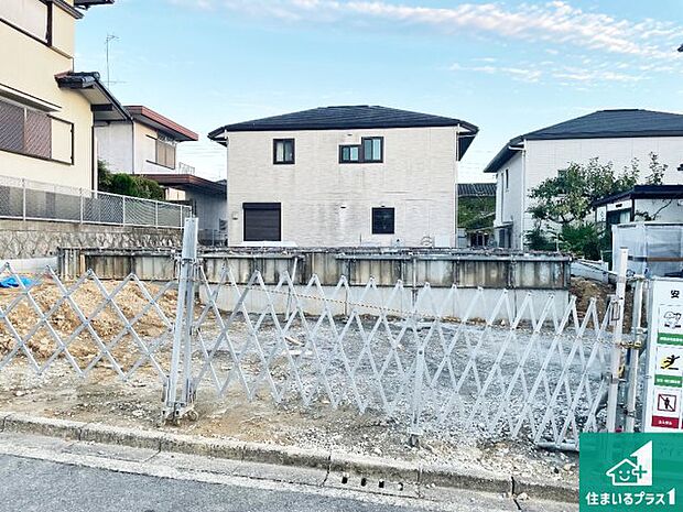 【外観】周辺は落ち着いた街並みの住宅地！子育てがしやすい住環境です！まだ未完成ですが、現地でしかわからない事もございます。是非一度ご覧ください。