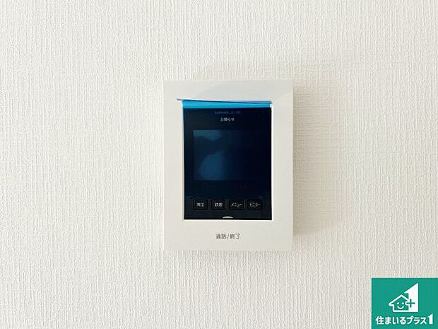 【カラーモニターインターホン】声だけでなく来訪者の姿や顔がモニターで確認できるので、小さなお子様がいらっしゃるご家庭でも安心できます!