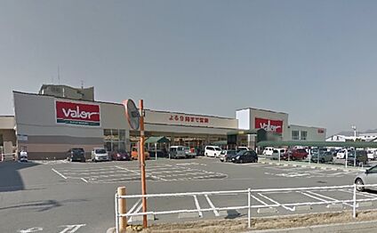 バロー 八日市店 徒歩450m