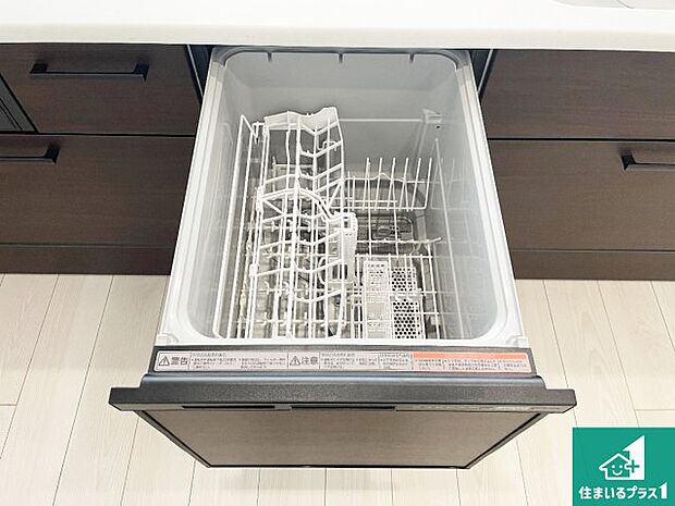 【キッチン水栓】食事後の一仕事、食器洗いをボタン一つでお任せできちゃいます!場所を取らないビルトイン式なので、お料理スペースもしっかり確保!