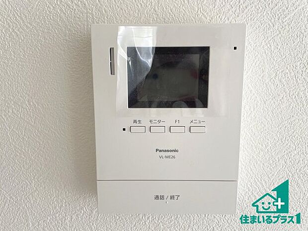 【カラーモニターインターホン】声だけでなく来訪者の姿や顔がモニターで確認できるので、小さなお子様がいらっしゃるご家庭でも安心できます!