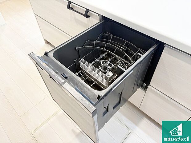 【キッチンシンク】蛇口の先端に浄水器を内蔵しています!原水と浄水、お湯と冷水、シャワーの切替えがワンタッチなので用途によって使い分けられます。