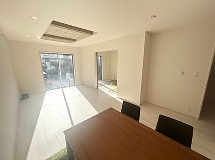 リビングダイニングキッチンパントリー