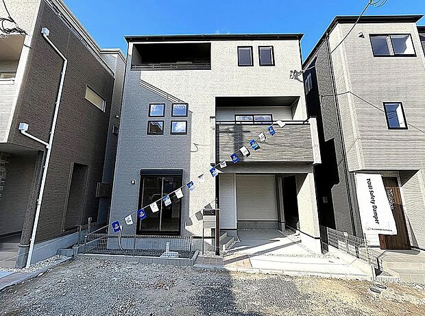 【2号棟】スタイリッシュなデザインのお洒落な3階建て！