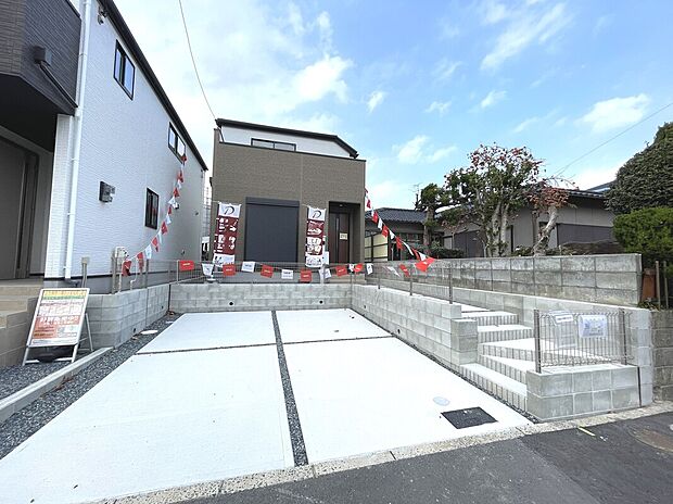 【1号棟】駐車スペース2台分有り！