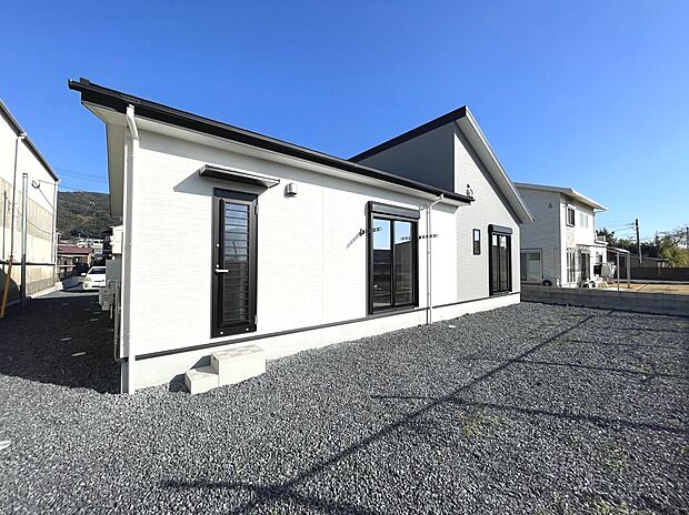 敷地広々113坪で広いお庭付き！BBQも楽しめます♪