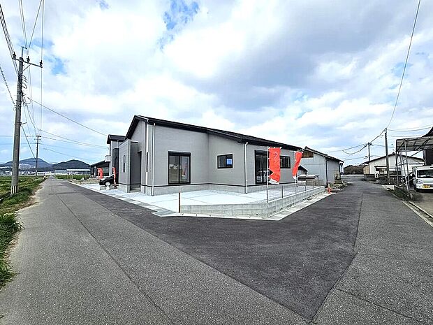 角地で陽当たり良好+開放感有り！