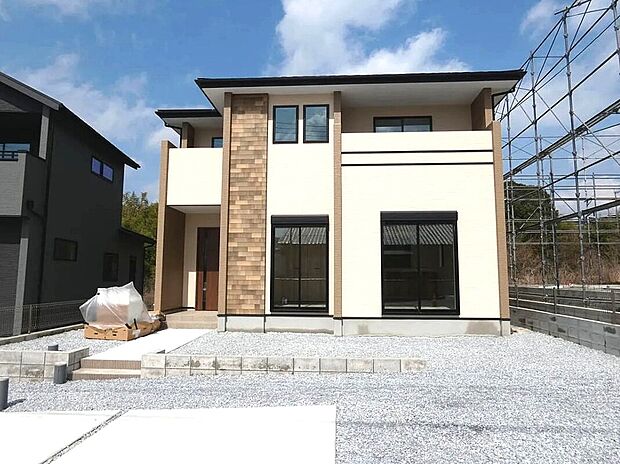 【2号棟】スタイリッシュなデザインのお洒落な外観！