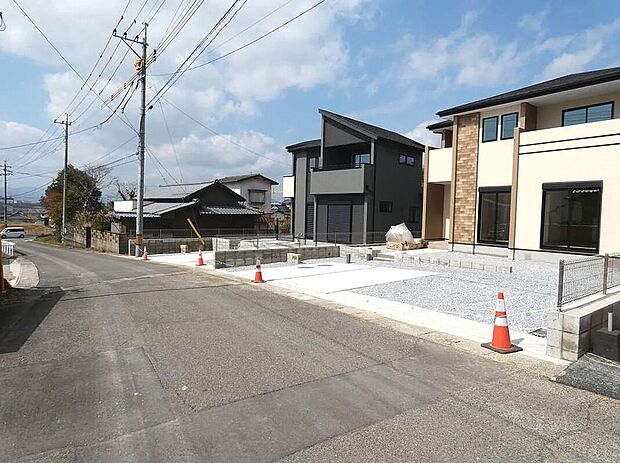 南面道路で陽当たり良好♪