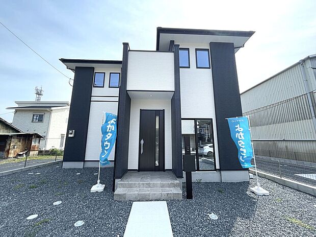 スタイリッシュなデザインのお洒落な外観！