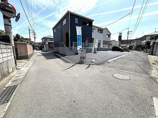 角地で陽当たり良好+開放感有り！