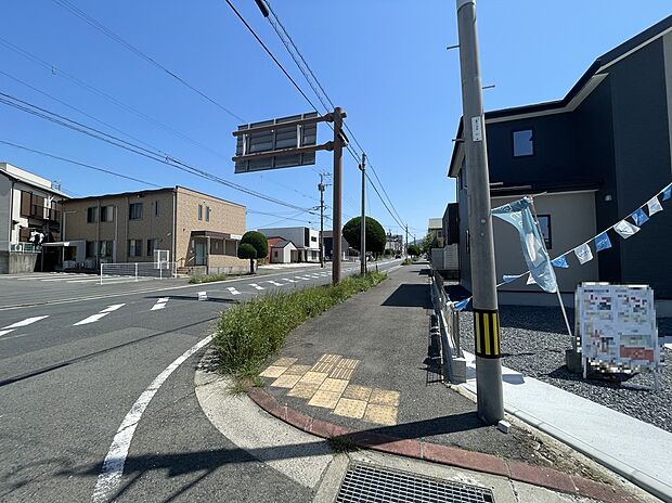 角地で陽当たり良好+開放感有り！