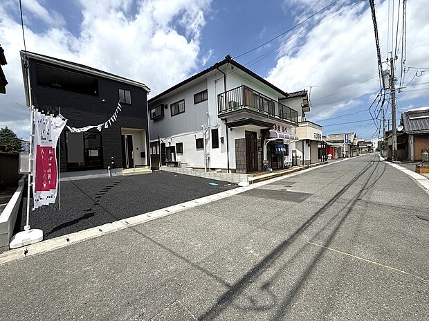 前面道路広く車の出し入れ楽々！