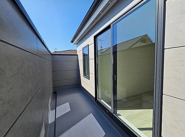 【【3号棟】バルコニー】バルコニー南向きで陽当たり良好♪