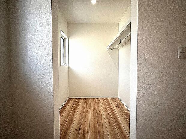 【-】衣類はもちろん、大きな物も楽々収納できます♪