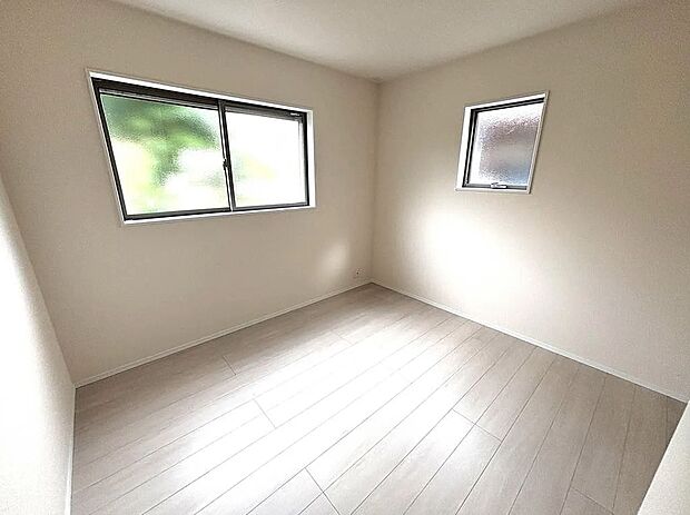 【1階5.25帖洋室】使い勝手の良いオールフローリングの4LDK！