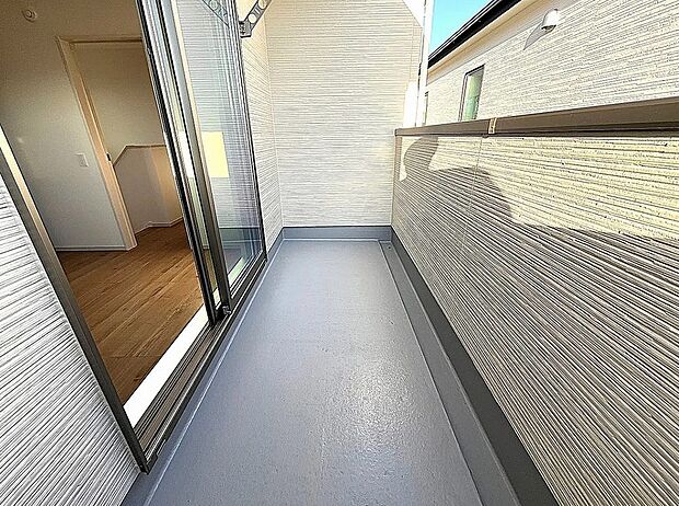 【【2号棟】バルコニー】バルコニー南向きで陽当たり良好!