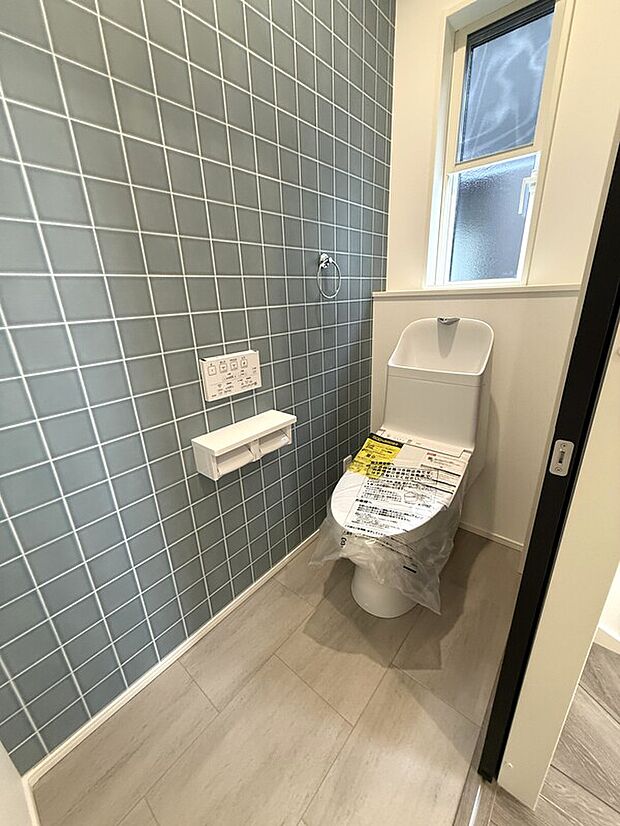 【【3号地】トイレ】快適な温水洗浄便座!トイレは1階と2階にあります。