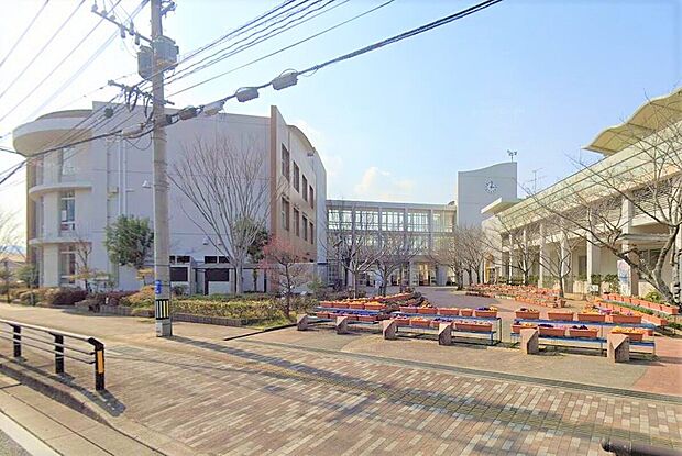 岡垣町立山田小学校(約360m)