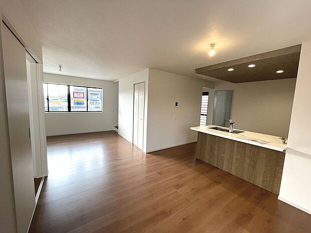 【【2号棟】リビング】LDK広々20.4帖！