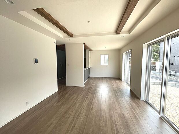 【【2号棟】リビング】家族みんながくつろげる広々LDK！