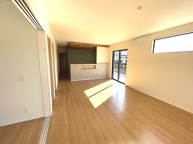 【【2号棟】リビング】LDK広々18.6帖！南向きの明るいリビング♪